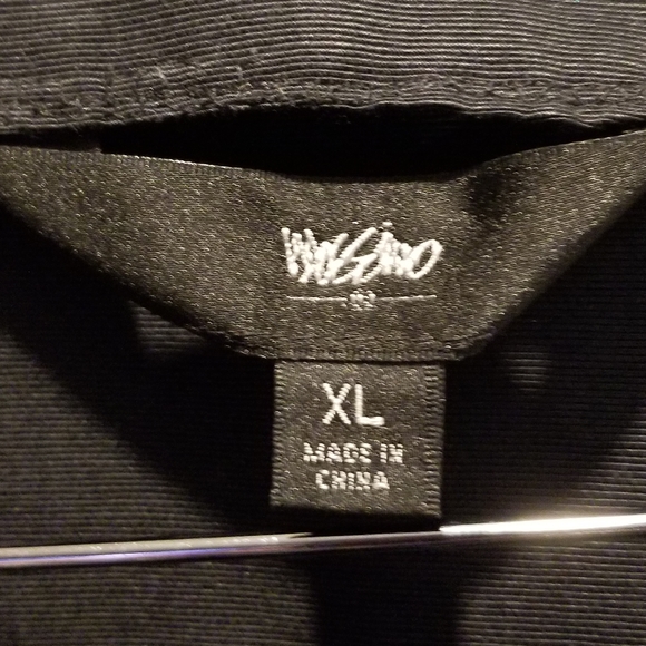 EUC Black Zip up Mossimo blouse with front pockets - Picture 3 of 5